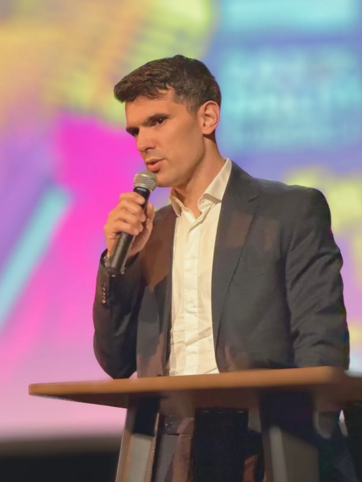 Julien Anney-Cavallin en intervention lors d'un événement professionnel